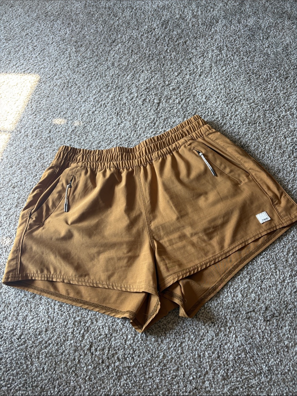 Vuori Women’s Shorts in Caramel Brown